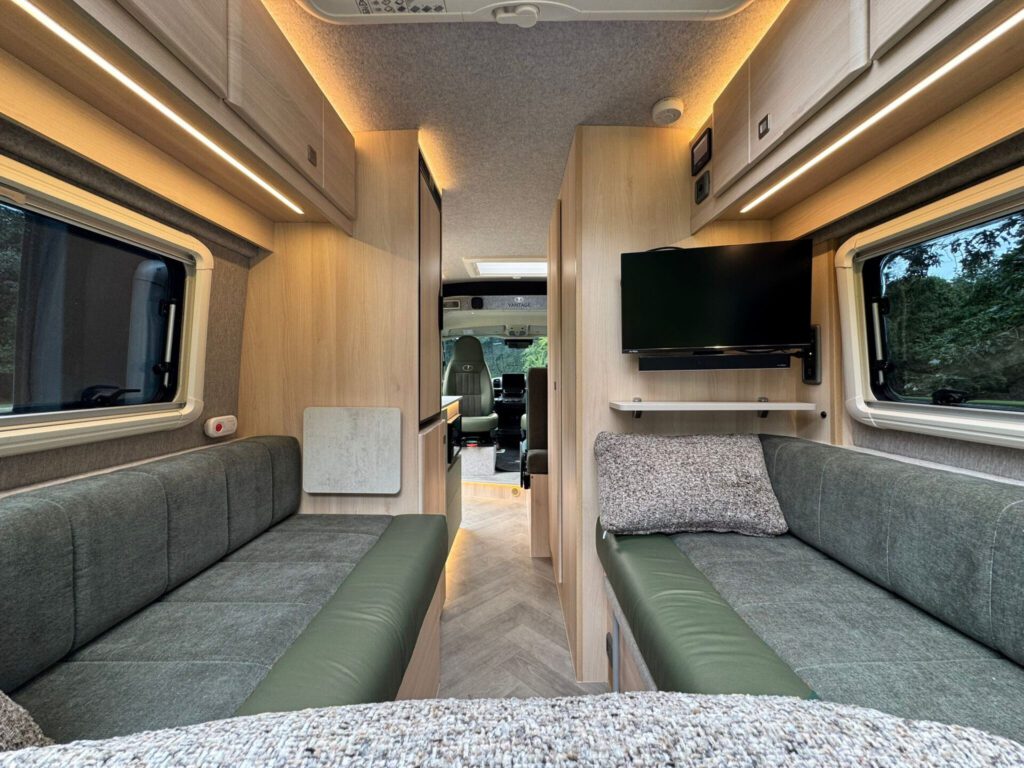 3a480a47-7bc0-427b-8957-c48f1279018d-1920x1440